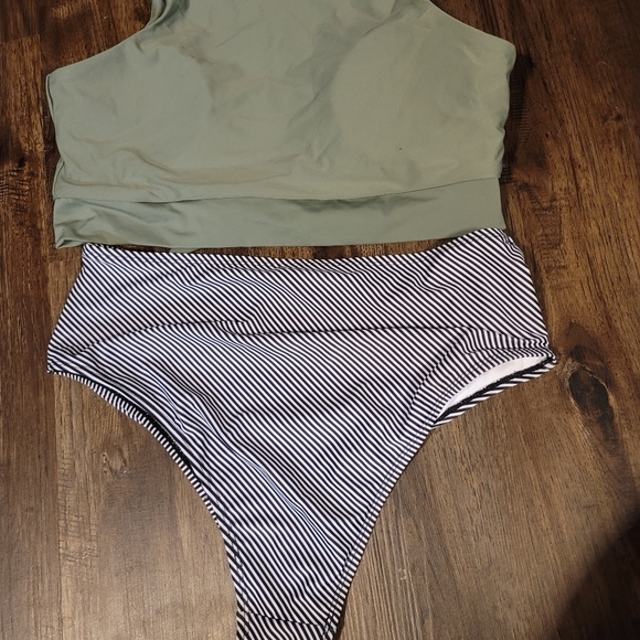 Size xl - Picture 1 of 2